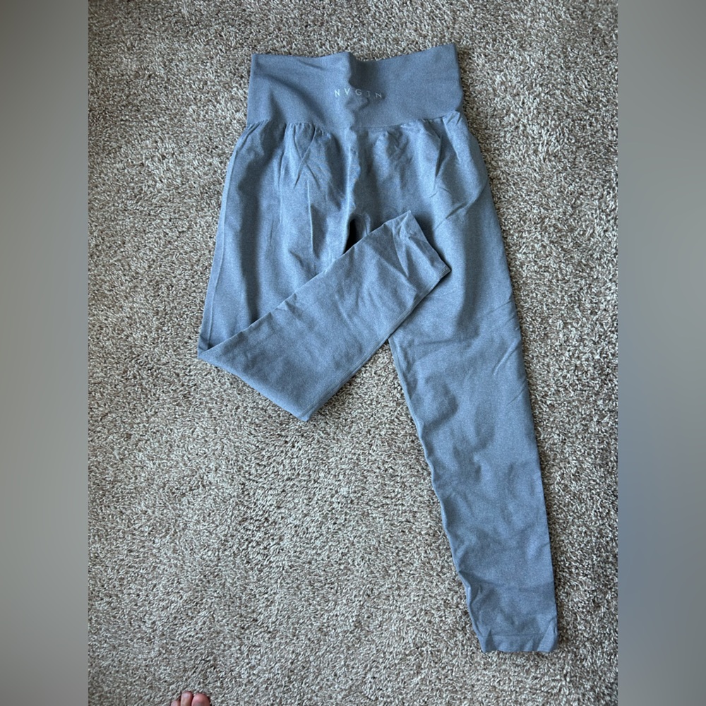 Size large gray NVGTN legging